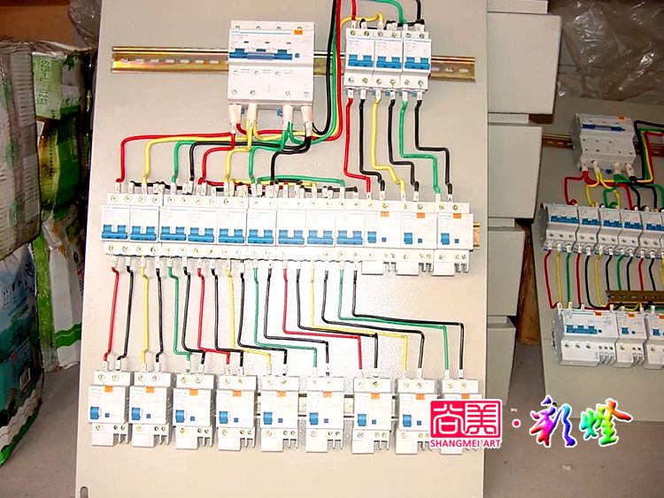 舉辦燈會(huì)用的彩燈是用三相電還是兩相電？